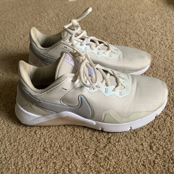 Nike Women’s Cloudfoam Athletic Shoes - Size 6.5 - Picture 4 of 7